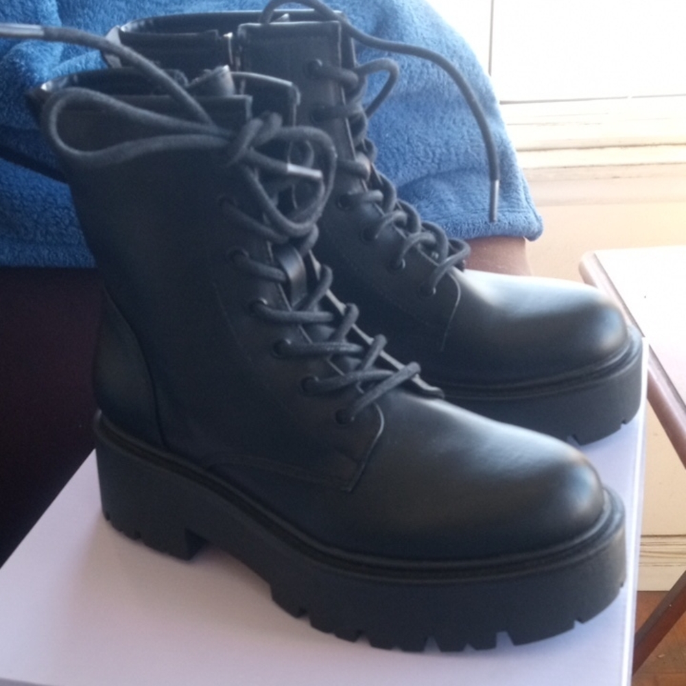 Madden Girl Black Combat Boots Size 7.5 New In Box